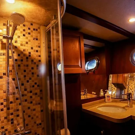 船屋 Luxury Boat In Marina 博德鲁姆