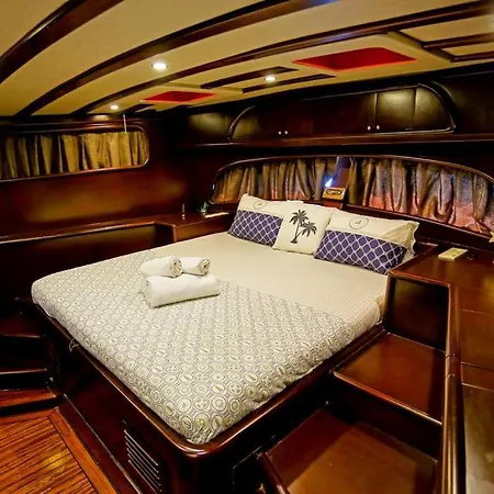 船屋 Luxury Boat In Marina 博德鲁姆